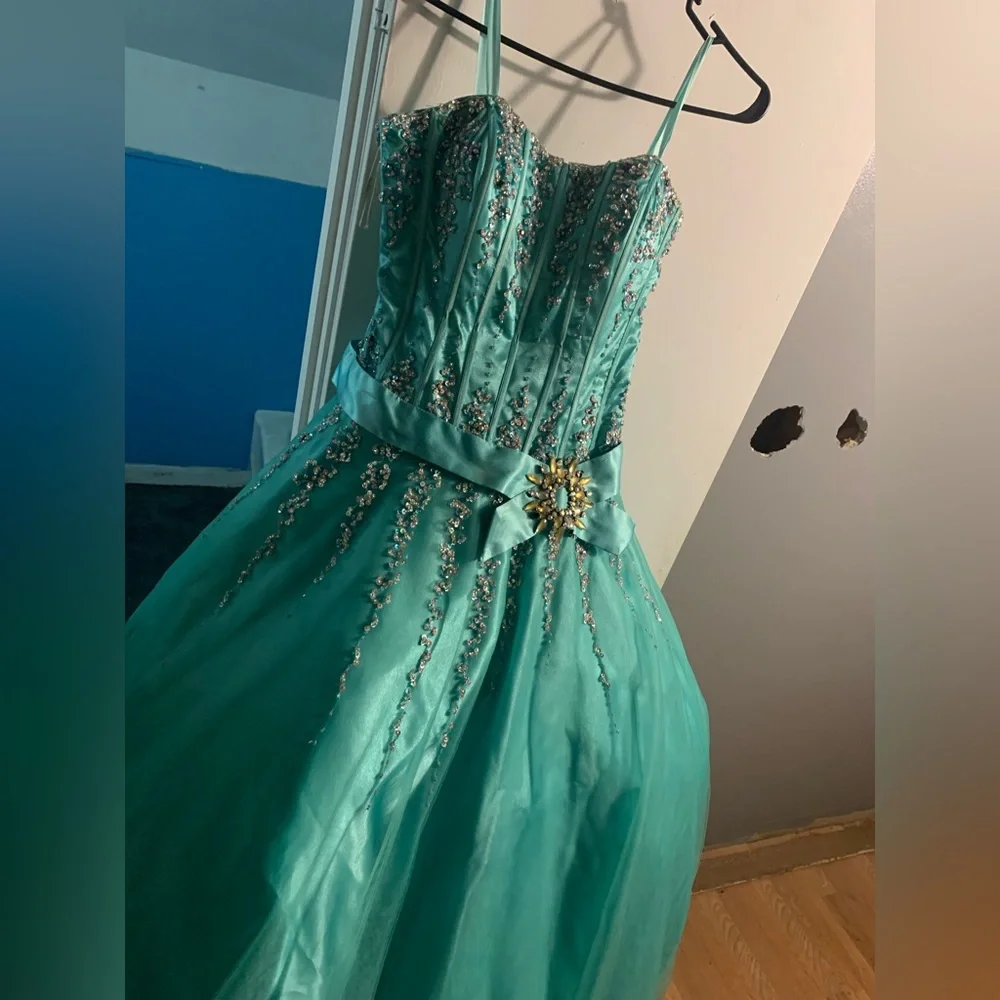 Dress - Picture 1 of 3